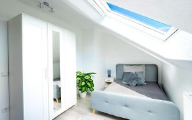 2,5-Zimmer inkl Arbeitsplatz, WLAN&free Netflix, Amazon-Free Parken vollausgestattete Wohnung, 24h Check In